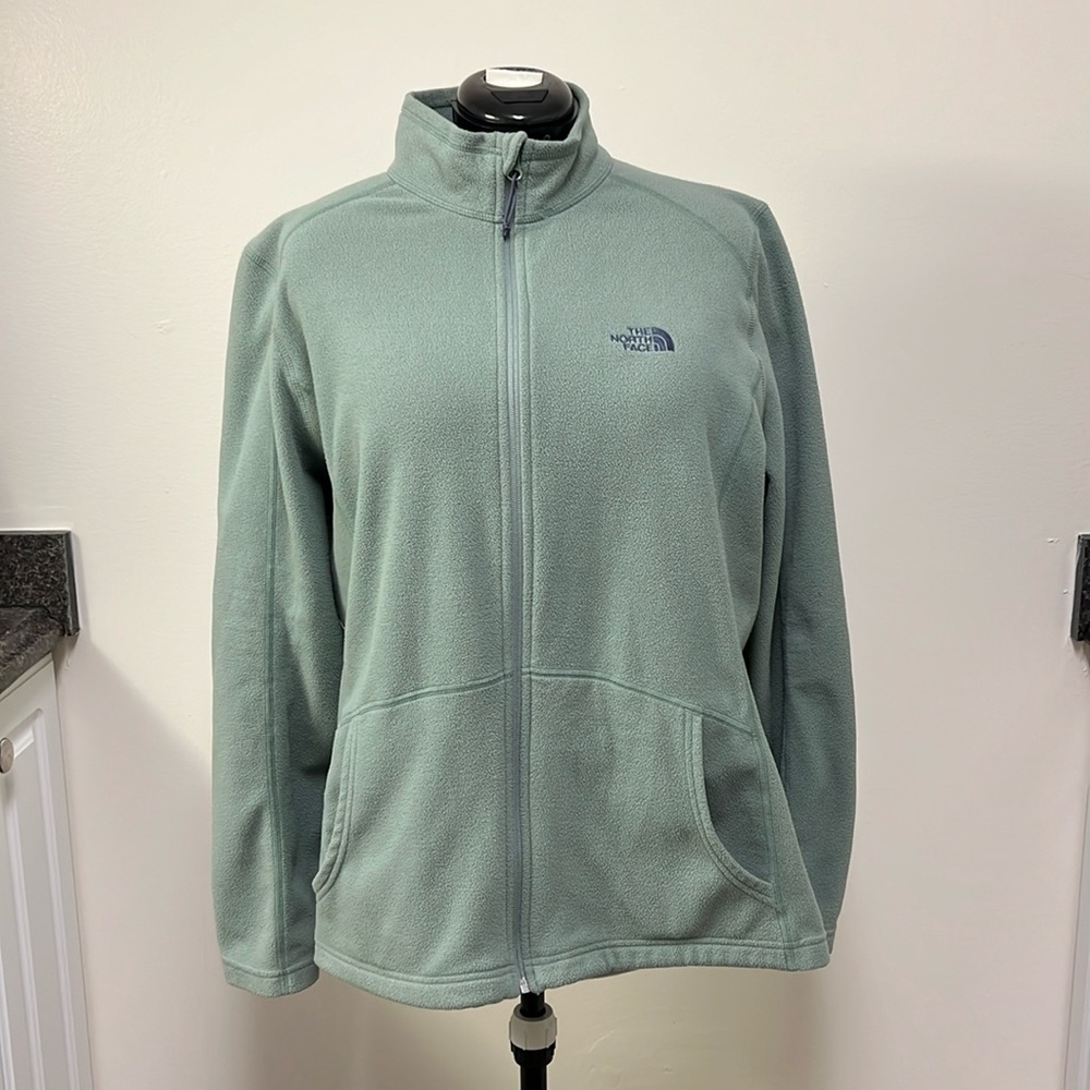 The North Face size XXL green jacket with 2 front pockets. Very lightweight
